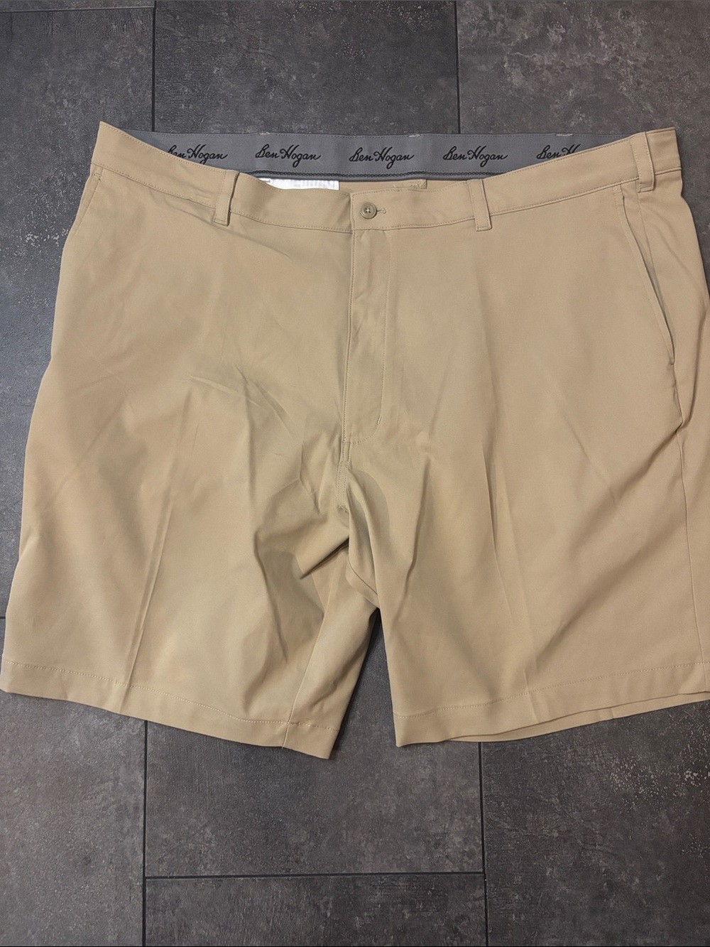 Hogan Men's Tan Flat-Front Golf Shorts